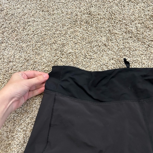 Lululemon Speed Up Mid-Rise Short 4"
Black Women's Size 12 Running Yoga Gym Prep - Picture 3 of 6